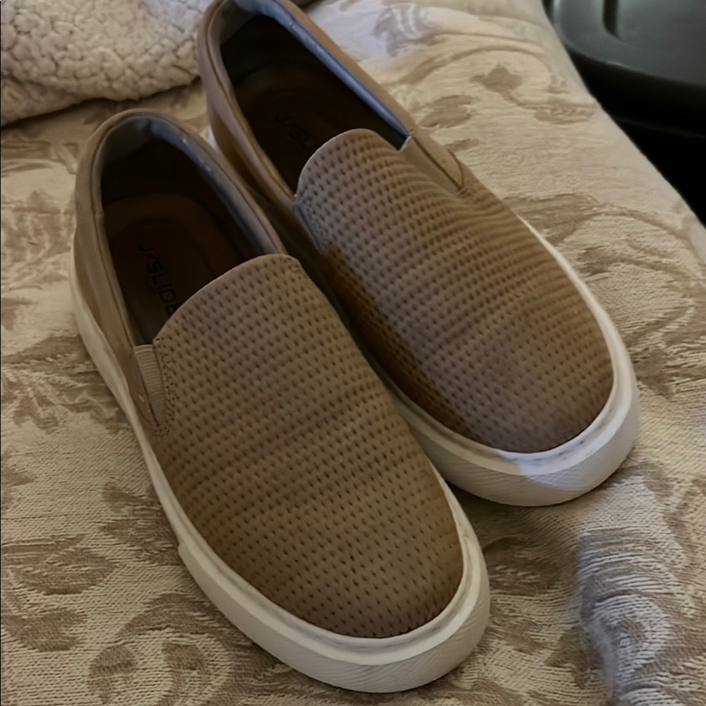 J/SLIDES Tan Flats with Elastic Goring and Textured Fabric